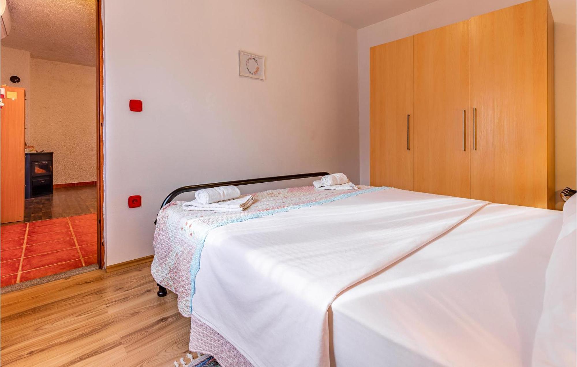 Lovely Apartment In Premantura With Wifi Exterior foto